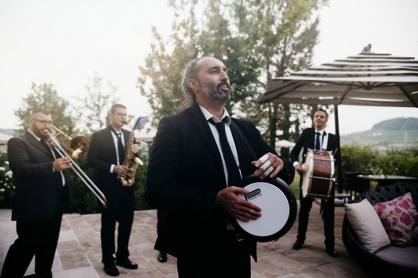 destination-wedding-langhe-live-music Destination wedding in piedmont vienyards: live music on the hills